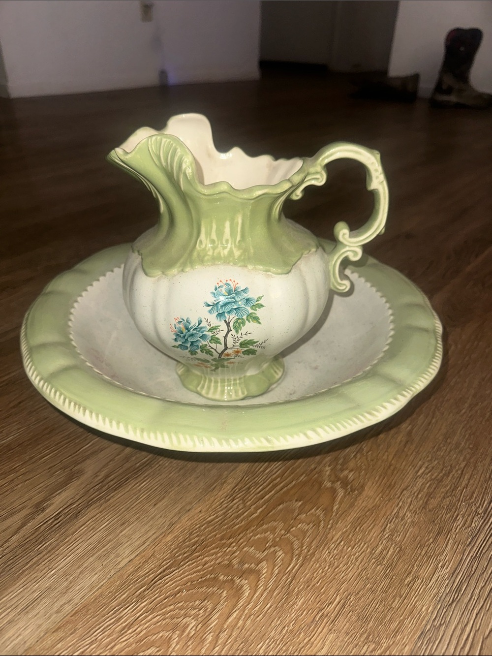 Floral Ceramic Pitcher and Basin Set — Green and White - Picture 2 of 4